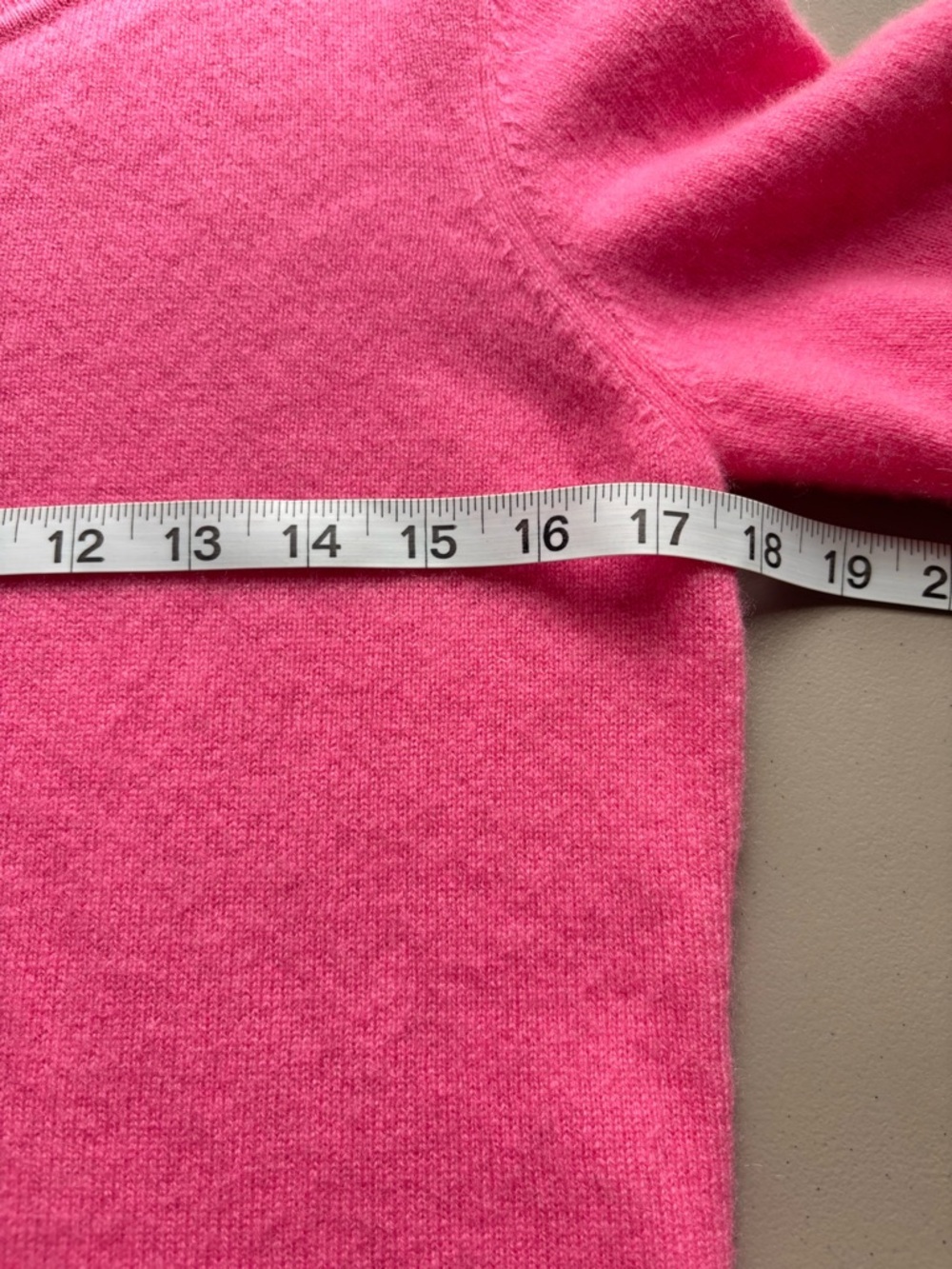 TAHARI 100% 2 ply Cashmere crewneck pink sweater size Small lightweight spring - Picture 6 of 6